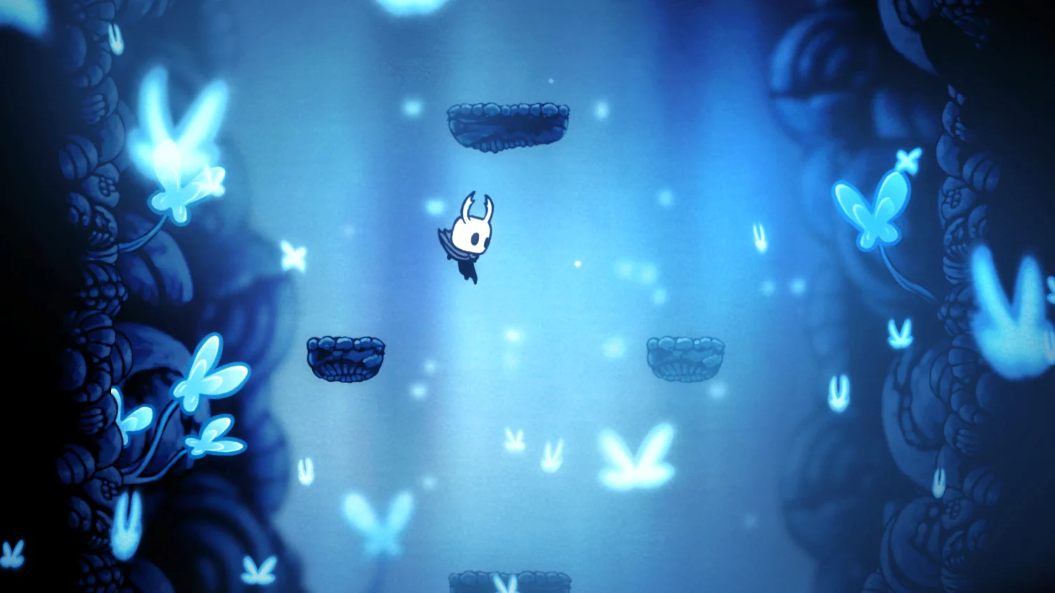 O Cavaleiro em uma caverna azul de Hallownest